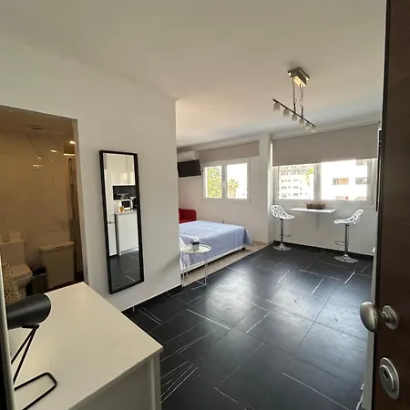 Modern By The Sea Apartment *